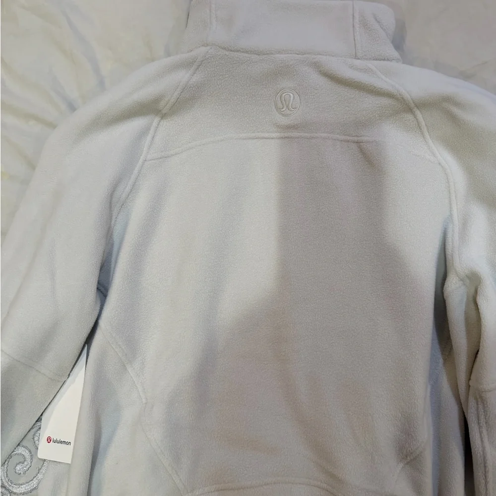 Scuba Tumbled Fleece Funnel-
Neck Half Zip
Colour Bone/Gold
Size XL/XXL - Picture 10 of 10